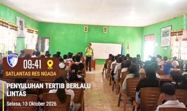 Polisi-Peduli-Pendidikan,-Satlantas-Polres-Ngada-Edukasi-Pelajar-SMAN-1-Golewa-tentang-Etika-dan-Tertib-Berlalu-Lintas
