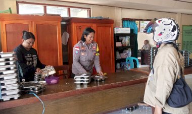 POLRES-NGADA-PANTAU-PENYALURAN-MBG-BAGI-BAYI-DAN-BALITA-DI-KELURAHAN-NGEDUKELU