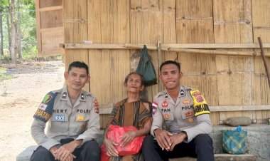 PEDULI-SESAMA,-BHABINKAMTIBMAS-DESA-TARAWALI-BERSAMA-SEKSI-DOKKES-POLRES-NGADA-SALURKAN-BANTUAN-SEMBAKO-KEPADA-LANSIA