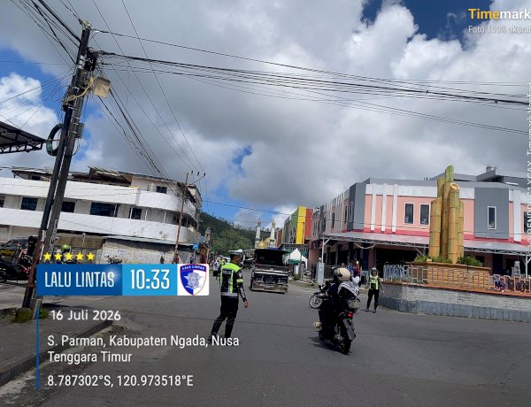 SATLANTAS POLRES NGADA LAKSANAKAN PATROLI DAN PENGATURAN LALU LINTAS, WUJUDKAN KAMSELTIBCARLANTAS YANG KONDUSIF DI KOTA BAJAWA