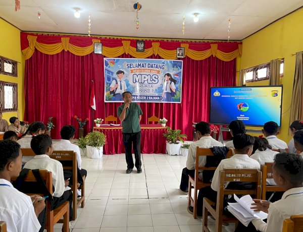 POLRES NGADA BERIKAN PENYULUHAN PENCEGAHAN PENYALAHGUNAAN NARKOBA DAN MIRAS ILEGAL KEPADA PELAJAR SMAN 2 BAJAWA