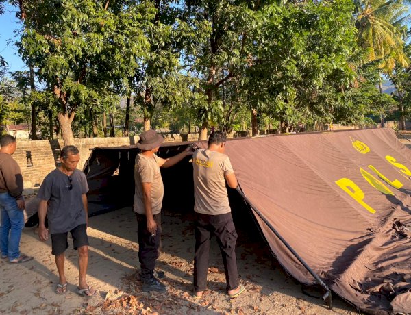 DI BALIK TENDA POLRI, ADA HARAPAN, POLRES NGADA HADIR AGAR ANAK-ANAK KEMBALI BELAJAR
