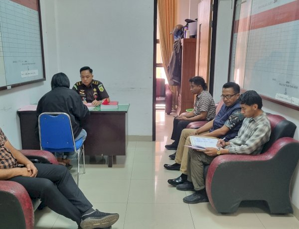 PENYIDIKAN SELESAI, POLRES NGADA SERAHKAN TERSANGKA PERKARA ITE KE KEJAKSAAN NEGERI NGADA
