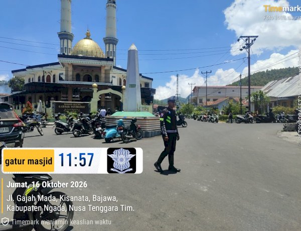 SATLANTAS POLRES NGADA HADIRKAN PENGAMANAN SHOLAT JUMAT, WUJUDKAN KAMSELTIBCARLANTAS YANG KONDUSIF DI BAJAWA