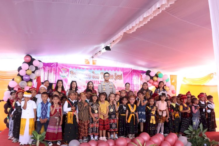 Kapolres Ngada hadiri Pelepasan dan Pentas Seni Peserta Didik TK Kemala Bhayangkari 08 Bajawa
