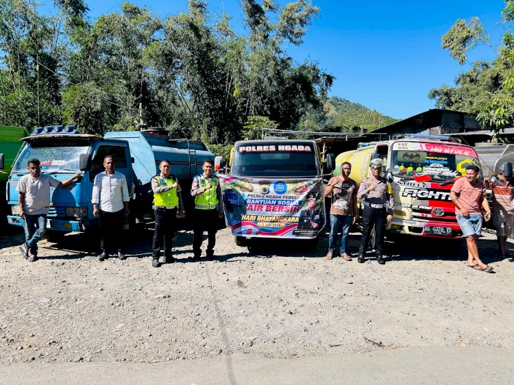 Sambut Hari Bhayangkara ke-80, Polres Ngada Salurkan Bantuan Sosial Air Bersih untuk Warga Desa Naru