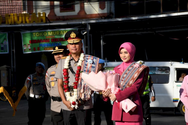Tradisi Pedang Pora Sambut Wakapolda NTT Brigjen Pol Faizal, Awali Pengabdian di Bumi Flobamorata