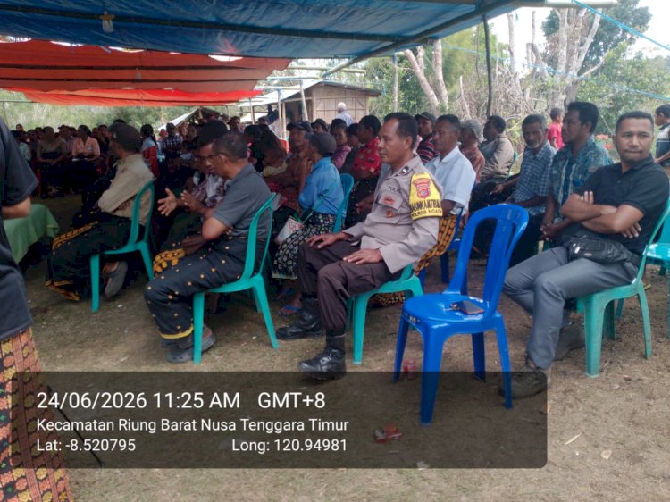 Polri Hadir dalam Setiap Kegiatan Masyarakat, Bhabinkamtibmas Polsek Riung Amankan Misa Arwah Warga