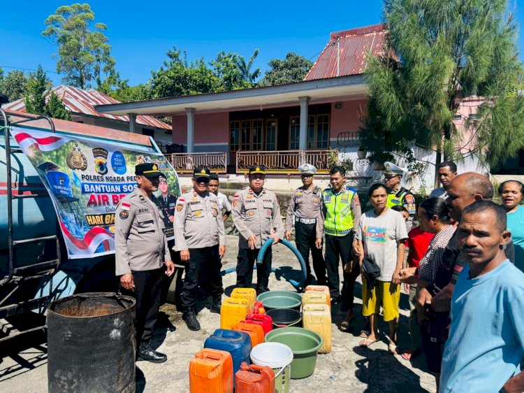 Polres Ngada Hadir untuk Rakyat, 30.000 Liter Air Bersih Disalurkan bagi Warga Desa Naru‎