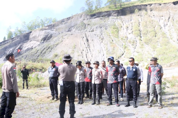 Kabag SDM Polres Ngada Pimpin Terapi Kesehatan Mental Massal Metode USEFT Bagi Personel 