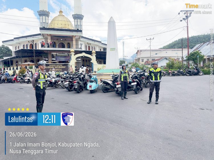 Wujudkan Kamseltibcarlantas di Kota Bajawa, Personel Satlantas Polres Ngada Laksanakan Pengaturan Lalu Lintas 