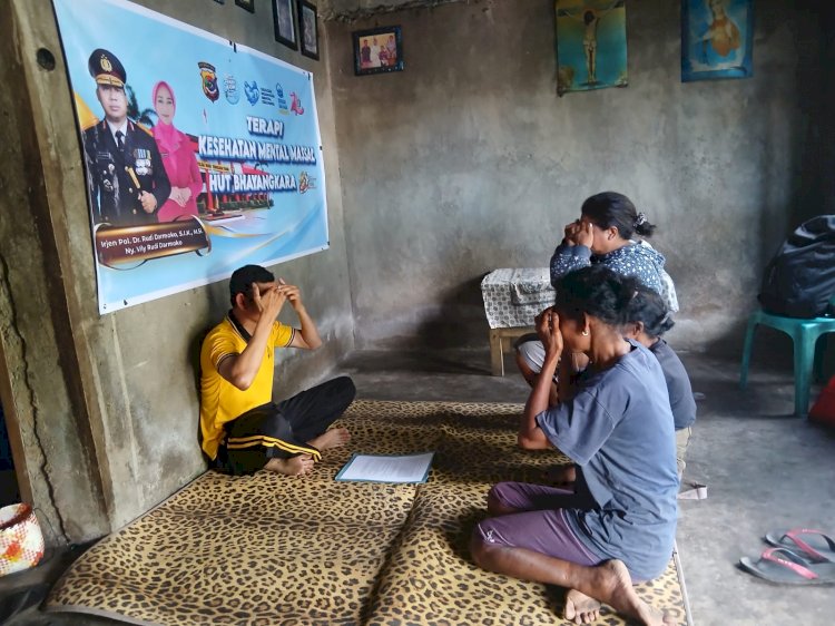 Menyambut Hari Bhayangkara ke-80, Polres Ngada Gelar Terapi Kesehatan Mental USEFT untuk Warga Dusun Mari