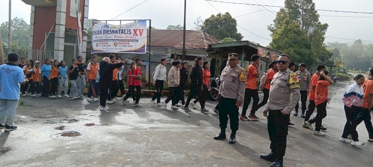 Dukung Kegiatan Jalan Santai dan Go Green Dies Natalis Ke-XV STKIP Citra Bakti Ngada, Polsek Golewa laksanakan Pengamanan 