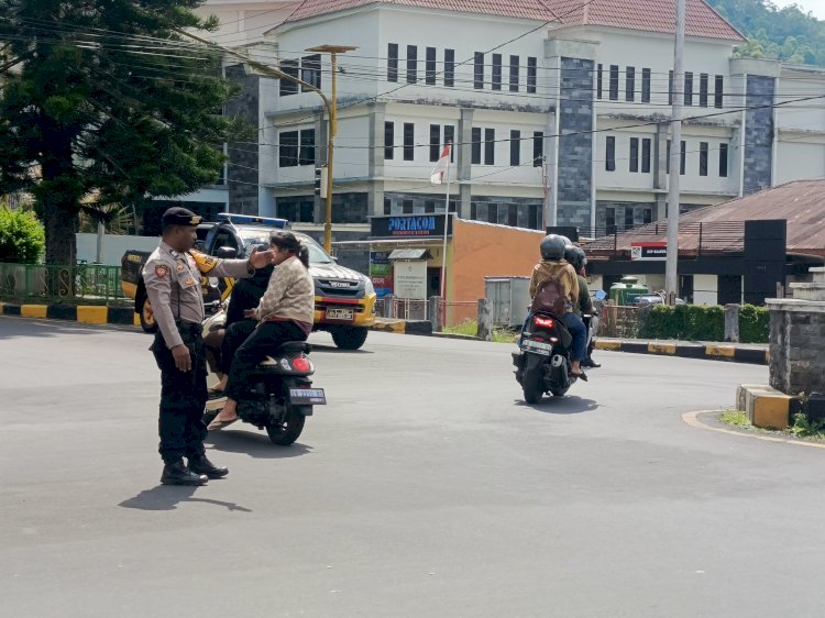Sat Samapta Polres Ngada Intensifkan Patroli Dialogis dan Sambang, Wujudkan Rasa Aman di Kota Bajawa ‎
