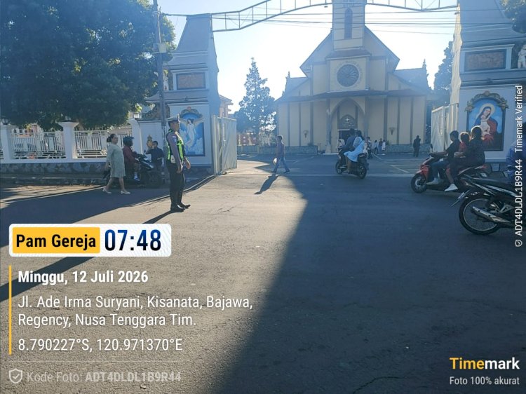 SATLANTAS POLRES NGADA MELAKSANAKAN PENGAMANAN DAN PENGATURAN LALU LINTAS PADA MISA MINGGUAN DI GEREJA MBC BAJAWA ‎