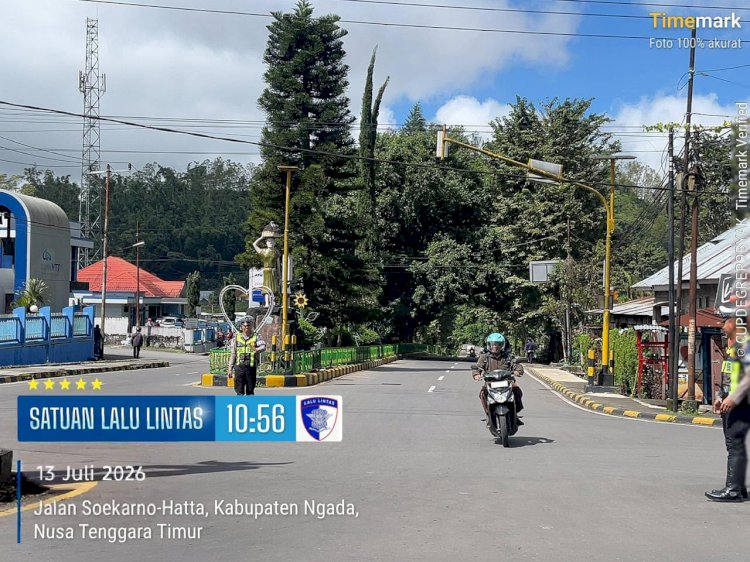 SATLANTAS POLRES NGADA GELAR PATROLI DAN PENGATURAN LALU LINTAS UNTUK MEWUJUDKAN KAMSELTIBCARLANTAS KONDUSIF DI KOTA BAJAWA