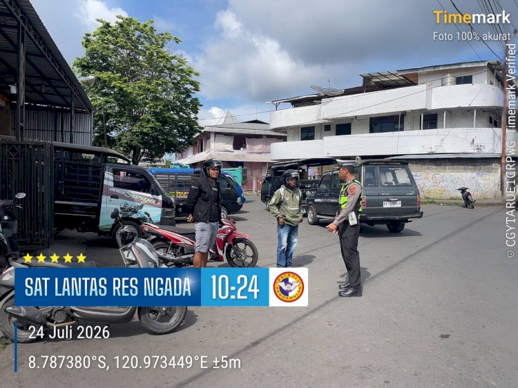 SATLANTAS POLRES NGADA LAKSANAKAN PATROLI DAN PENGATURAN LALU LINTAS, WUJUDKAN KAMSELTIBCARLANTAS DI KOTA BAJAWA