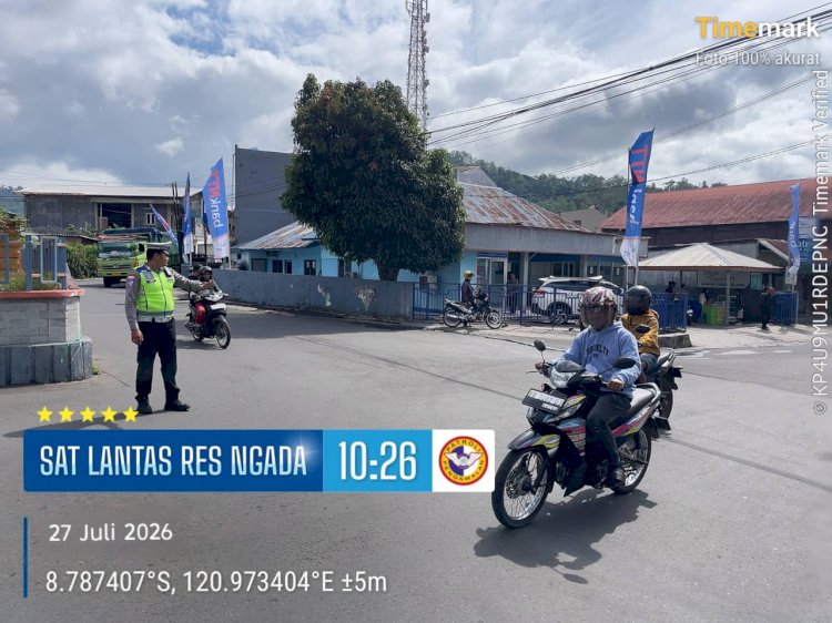 SATLANTAS POLRES NGADA HADIR MEWUJUDKAN KAMSELTIBCARLANTAS YANG AMAN DAN KONDUSIF DI KOTA BAJAWA