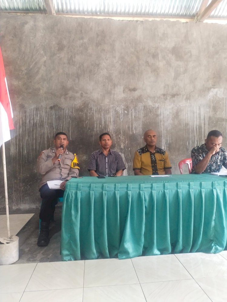 Bhabinkamtibmas Desa Naruwolo Berikan Pembinaan Kamtibmas pada Musdes LKPPDes Wongawea Jelang Pilkades