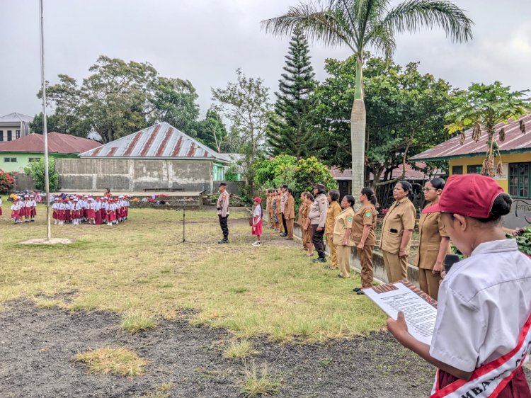 Polres Ngada Tanamkan Nilai Nasionalisme dan Pembentukan Karakter Pelajar Melalui Upacara Bendera di SDI Bobou