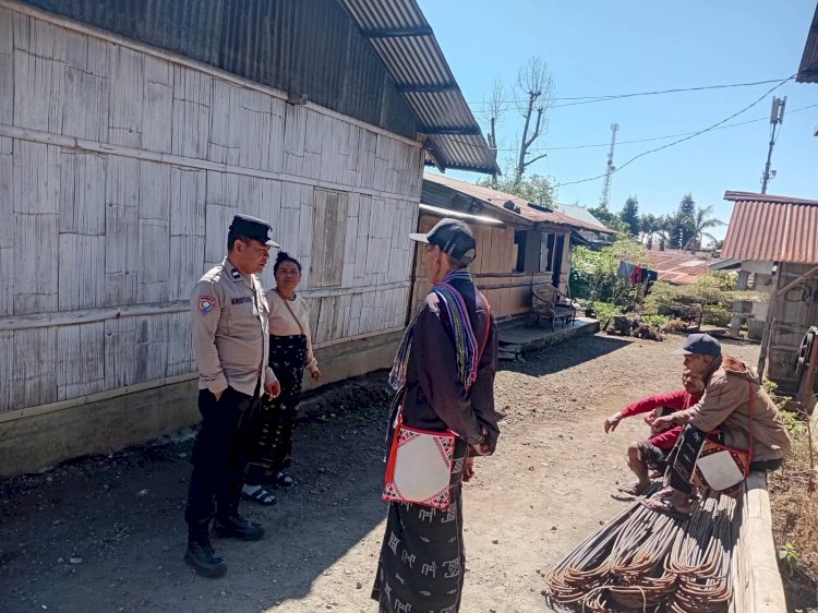 SATUAN BINMAS POLRES NGADA PERKUAT KEMITRAAN DENGAN MASYARAKAT MELALUI SAMBANG KAMTIBMAS