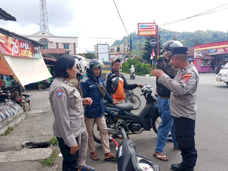 Sat Binmas Polres Ngada Sambangi Komunitas Ojek, Perkuat Kemitraan dan Kesadaran Tertib Berlalu Lintas ‎