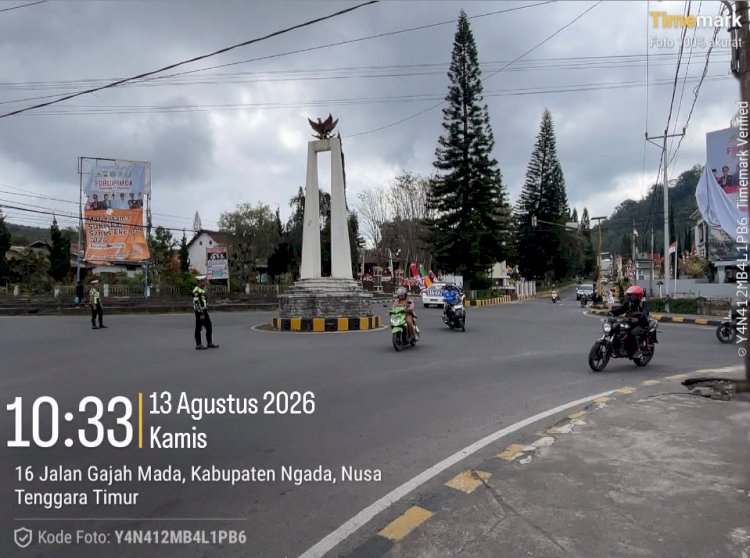 Patroli dan Pengaturan Satlantas Polres Ngada Ciptakan Kamseltibcarlantas di Kota Bajawa