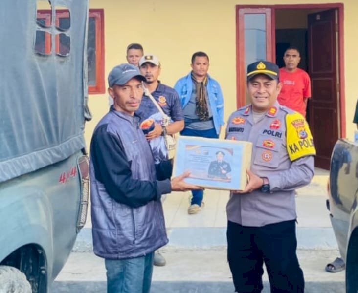 Polri, TNI dan Pemerintah Kecamatan Salurkan Bantuan Untuk Korban Gempa di Desa Heawea
