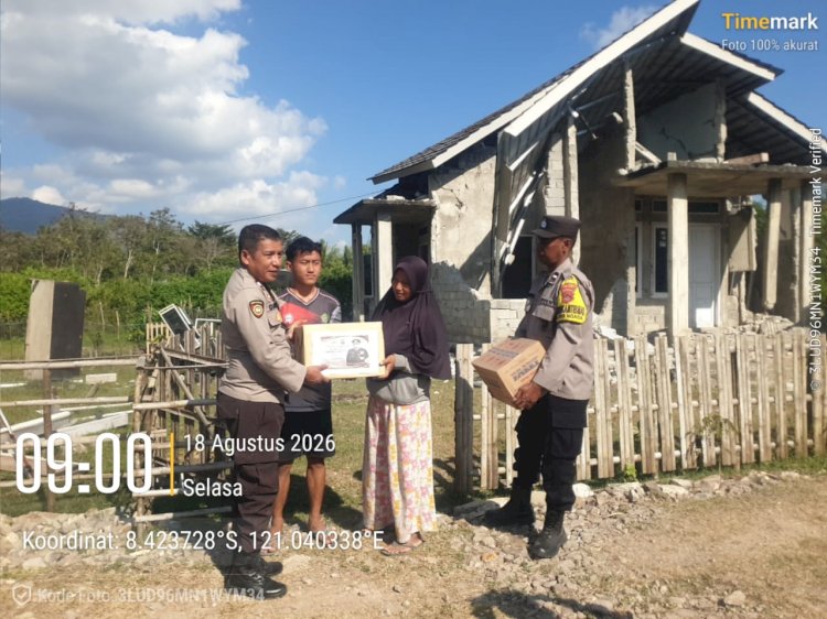 Polres Ngada Salurkan Bantuan Kapolda NTT Kepada Warga Korban Gempa Bumi di Kecamatan Riung ‎