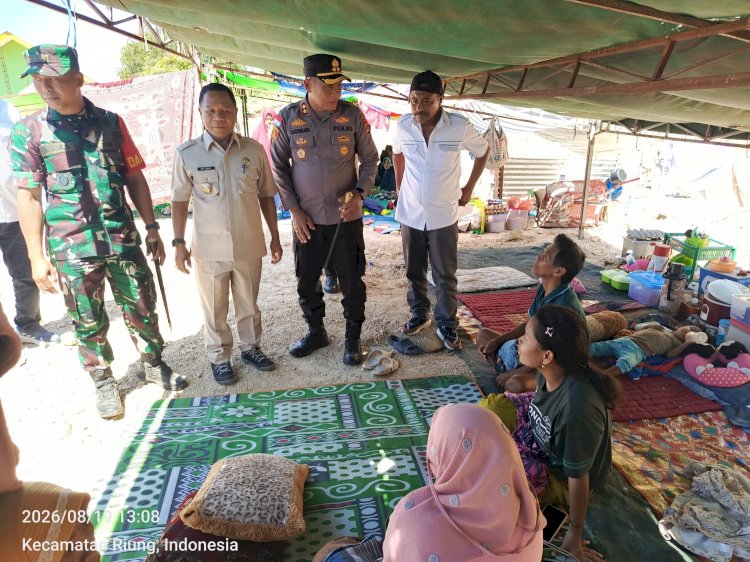 Polres Ngada Bersama Pemda dan Kodim 1625 Ngada Salurkan 100 Paket Sembako Darurat bagi Korban Gempa di Riung