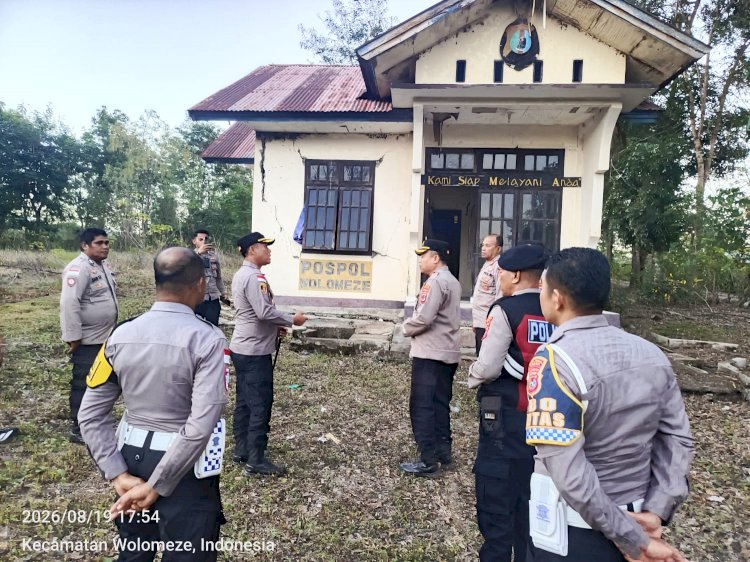 Pantau Fasilitas Dinas, Kapolres Ngada Bersama PJU Lakukan Pengecekan Kerusakan Pospol Wolomeze Pascagempa ‎