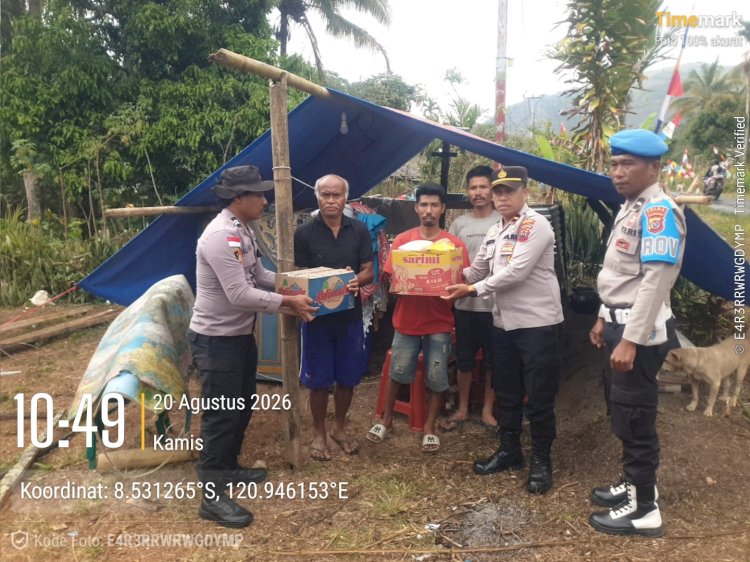 Polres ngada Salurkan Bantuan Sembako Darurat untuk Warga Desa Wolomeze Riung Barat