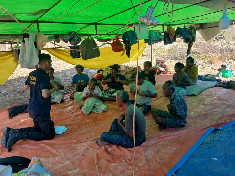 Dari Trauma Menuju Tenang, Terapi USEFT Polres Ngada Pulihkan Semangat Warga Pengungsi Pasca Gempa