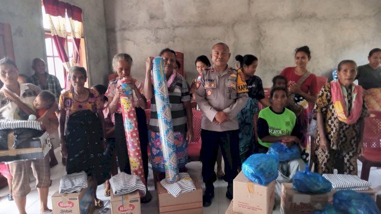 GEMPA BELUM SEPENUHNYA TERLUPAKAN, POLRES NGADA HADIR MENYALURKAN BANTUAN DAN MENYAMPAIKAN PESAN KESELAMATAN KEPADA WARGA KELIMOLO