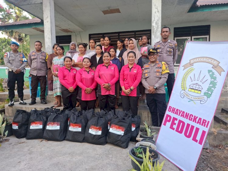 Polri Polres Ngada Hadir Saat Warga Membutuhkan, Polsek Aimere bersama Bhayangkari Salurkan Bantuan kepada Korban Gempa