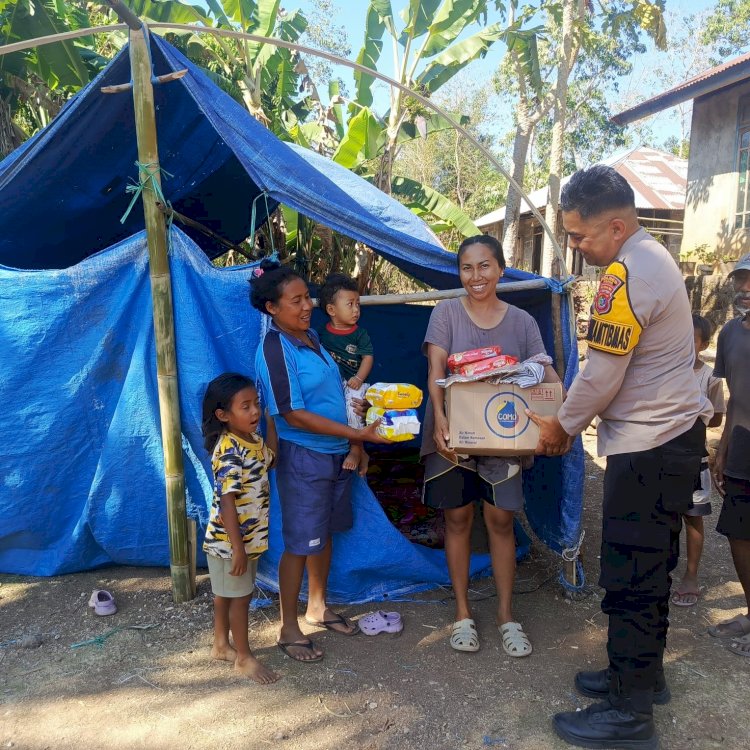 Polri Polres Ngada Jangkau Wilayah Terdampak Gempa, Salurkan Bantuan kepada 38 KK di Wolomeze