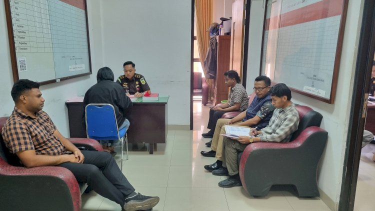 PENYIDIKAN SELESAI, POLRES NGADA SERAHKAN TERSANGKA PERKARA ITE KE KEJAKSAAN NEGERI NGADA