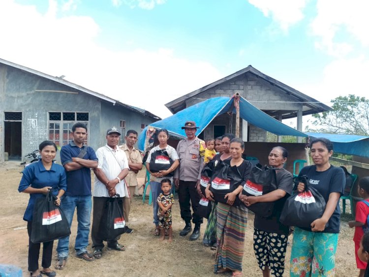 Polres Ngada Salurkan Bantuan Polri kepada Warga Terdampak Gempa di Riung Barat