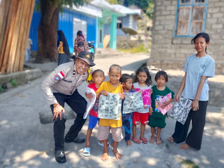 Saat Gempa Meninggalkan Luka, Polri Polres Ngada Hadir Membawa Kepedulian bagi Warga Kezewea ‎