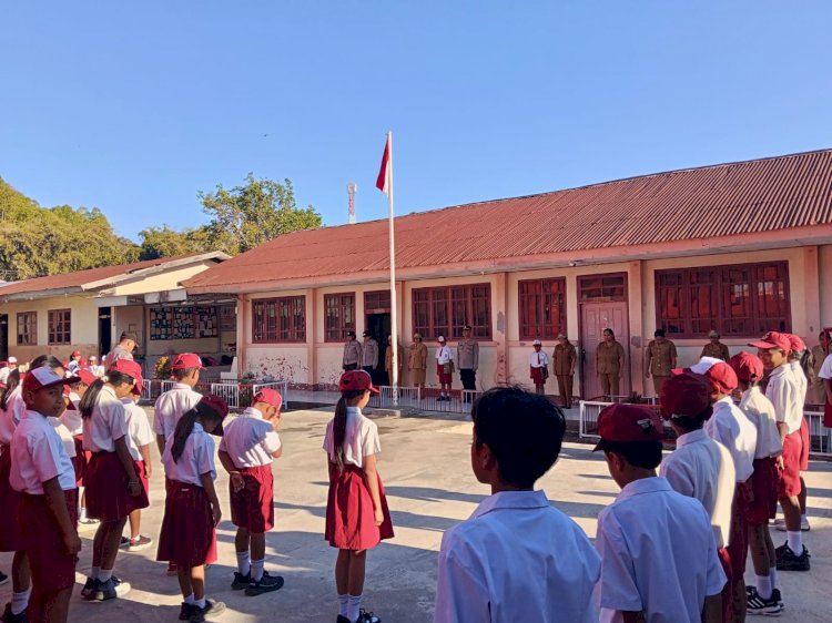 Polri Hadir di Sekolah, Sat Binmas Polres Ngada Tanamkan Karakter dan Semangat Kebangsaan