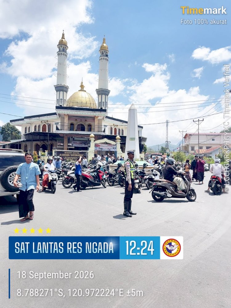Polres Ngada Amankan Ibadah Sholat Jumat dan Jaga Kelancaran Lalu Lintas di Bajawa