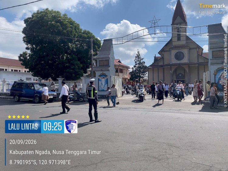 Satlantas Polres Ngada Amankan Ibadah Minggu dan Atur Lalu Lintas di Gereja MBC Bajawa ‎