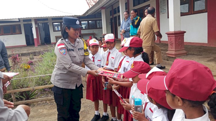 Dari Upacara hingga Berbagi, Sat Binmas Polres Ngada Bangun Karakter Siswa SDK Bejo