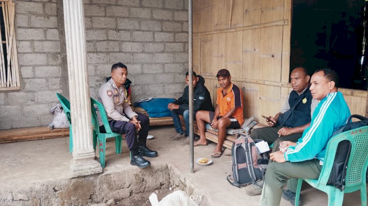 Bhabinkamtibmas Polsek Soa Polres Ngada Sambang dan Patroli Warga untuk Wujudkan Kamtibmas Aman