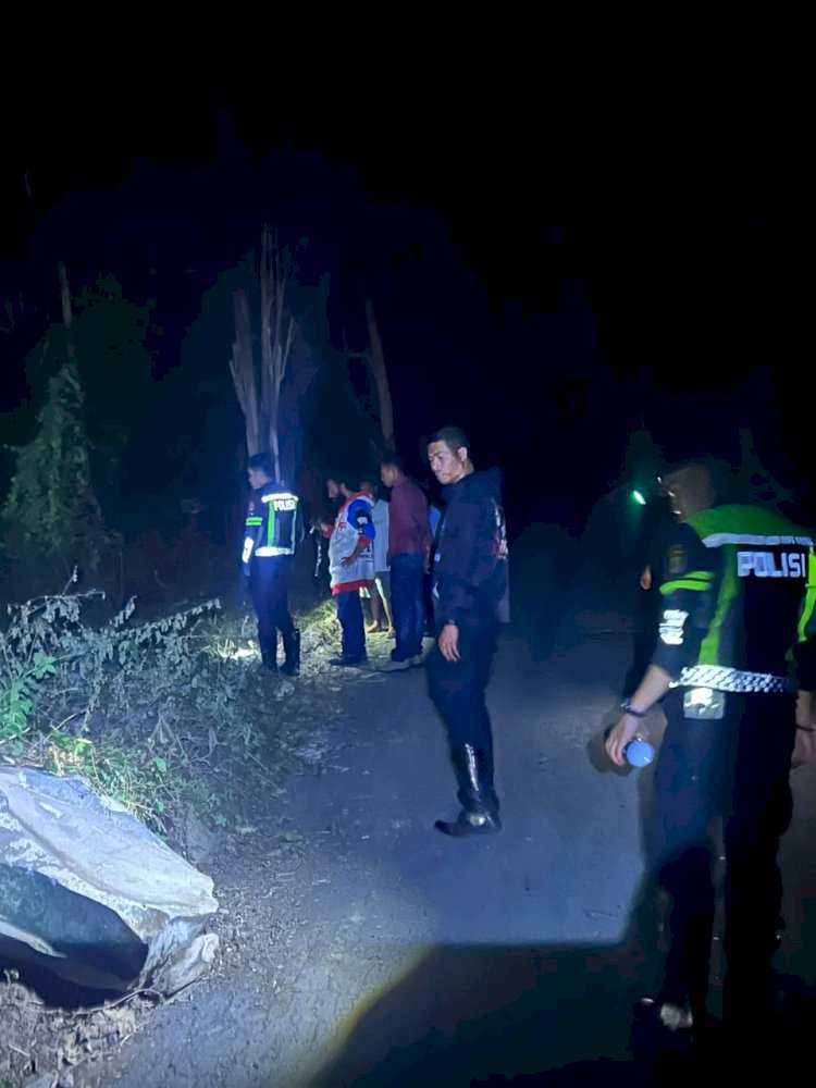 Bemo Masuk Jurang Sedalam 50 Meter di Golewa Selatan, Dua Penumpang Meninggal Dunia dan Tujuh Luka Ringan ‎