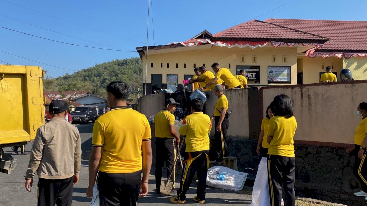 Polres Ngada Gelar Kerja Bakti Bersihkan Lingkungan Mako