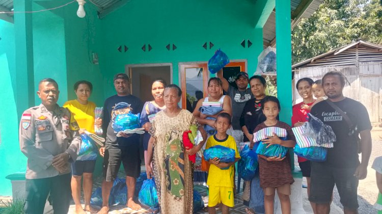 Ringankan Beban Warga Pascagempa, Bhabinkamtibmas Polres Ngada Salurkan Bantuan untuk 30 KK