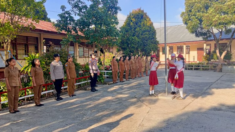 Sat Binmas Polres Ngada Sampaikan Pesan Disiplin kepada Siswa SDK Kisanata