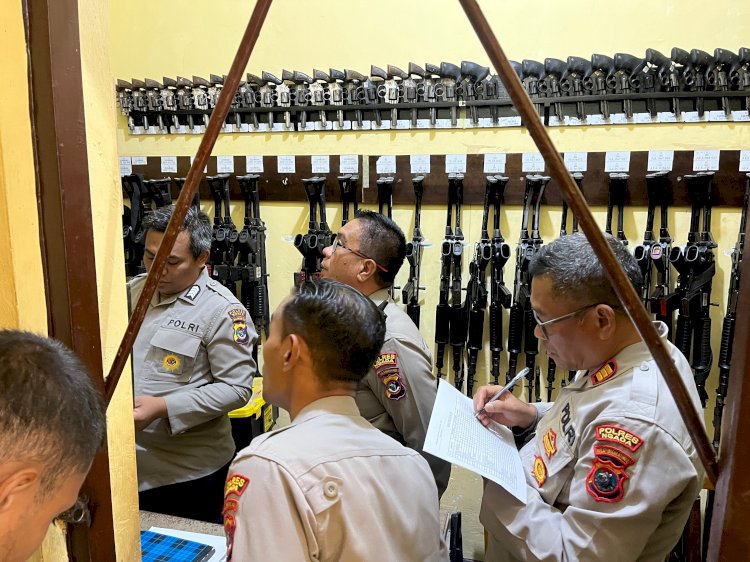 Pastikan Kesiapan dan Akuntabilitas, Wakapolres Ngada Cek Senjata Api dan Amunisi di Gudang Senjata