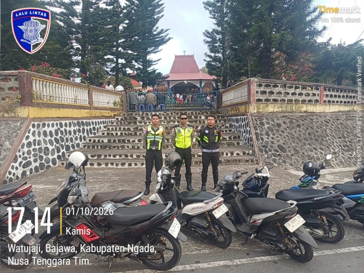 Pastikan Ibadah Aman dan Arus Lalu Lintas Lancar, Satlantas Polres Ngada Hadir Amankan Ibadah di Gua Maria Watujaji